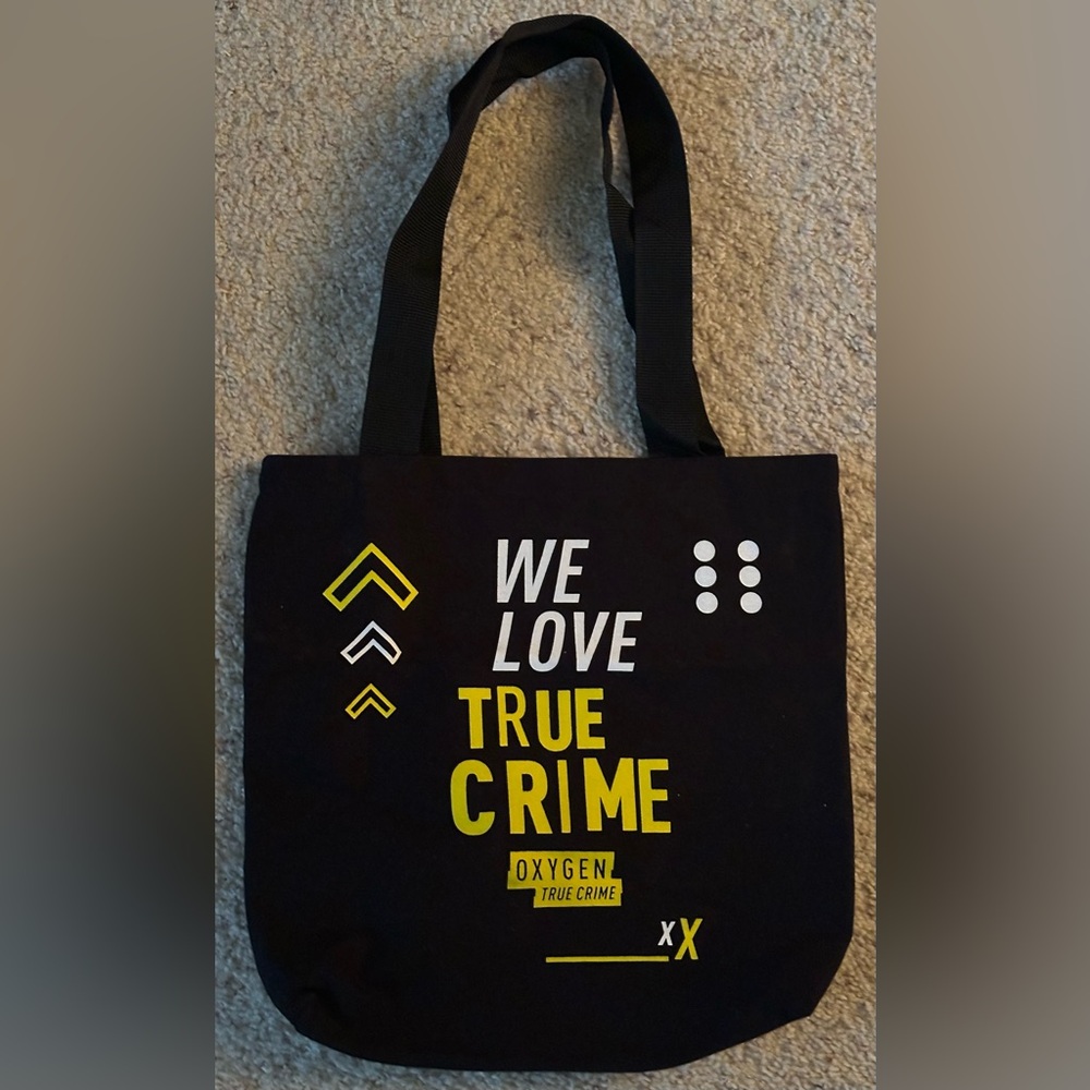 🕵️‍♀️ “We Love True Crime” Oxygen Tote — CrimeCon Vibes 🔍✨